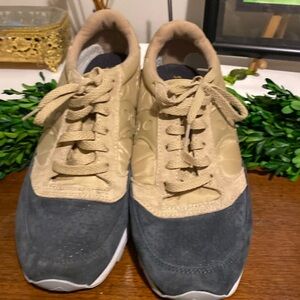 Saucony size 10 men’s sneakers minimal wear